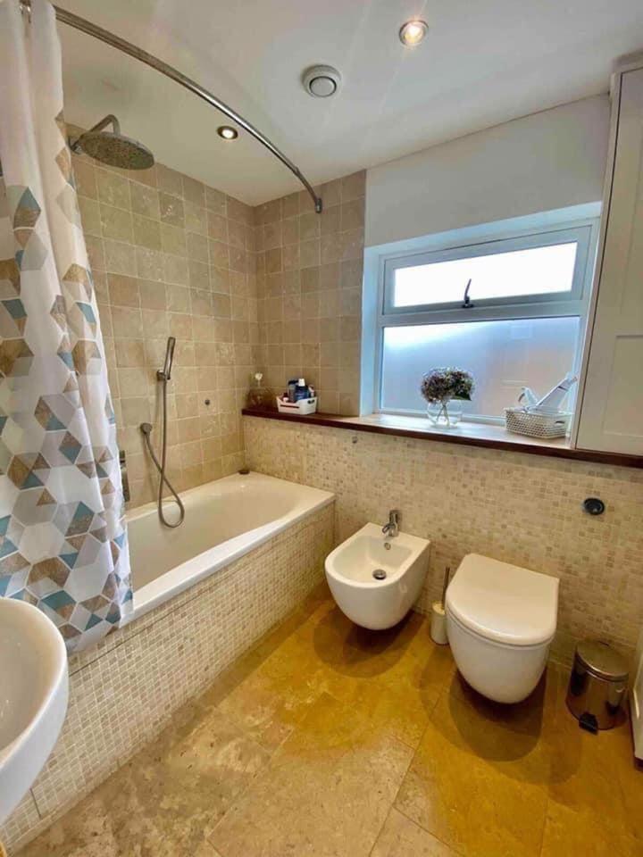 Heathrow Airport * Staines-upon-Thames
